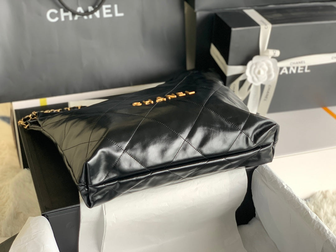 CC LARGE 42 BAG IN BLACK CALFSKIN GOLD HARDWARE