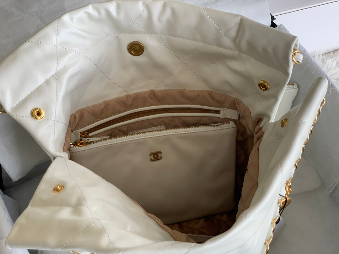 CC MEDIUM 37 HANDBAG IN WHITE SHINY CALFSKIN GOLD HARDWARE