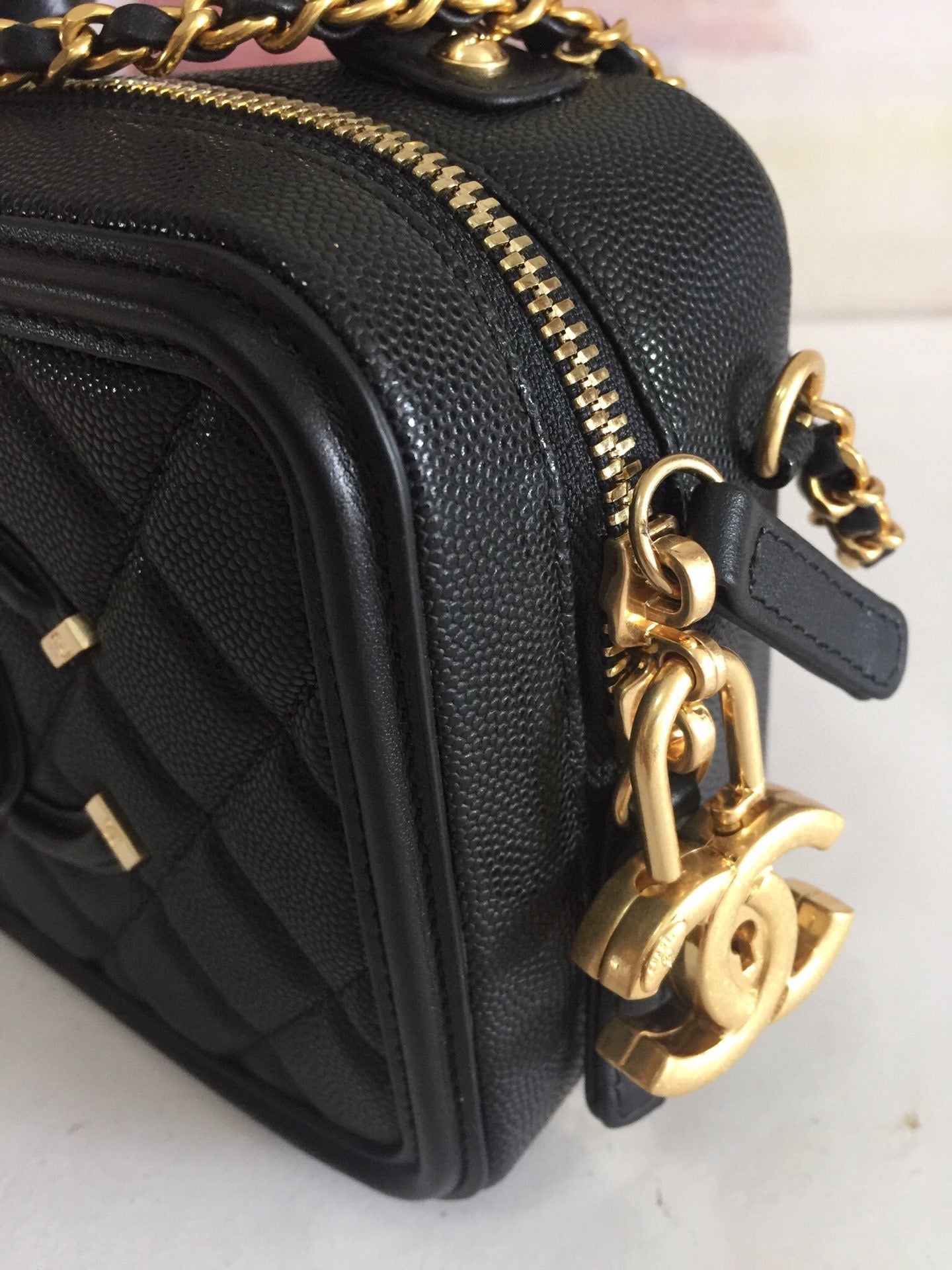 CC MINI 17 VANITY CASE IN BLACK CALFSKIN GOLD HARDWARE