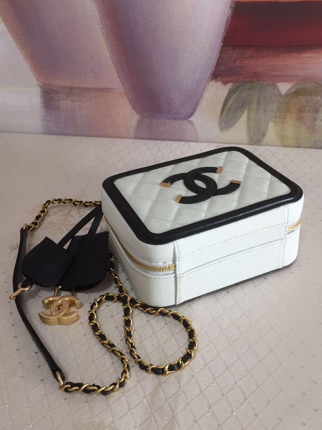 CC MINI 17 VANITY CASE IN BLACK MIX WHITE CALFSKIN GOLD HARDWARE