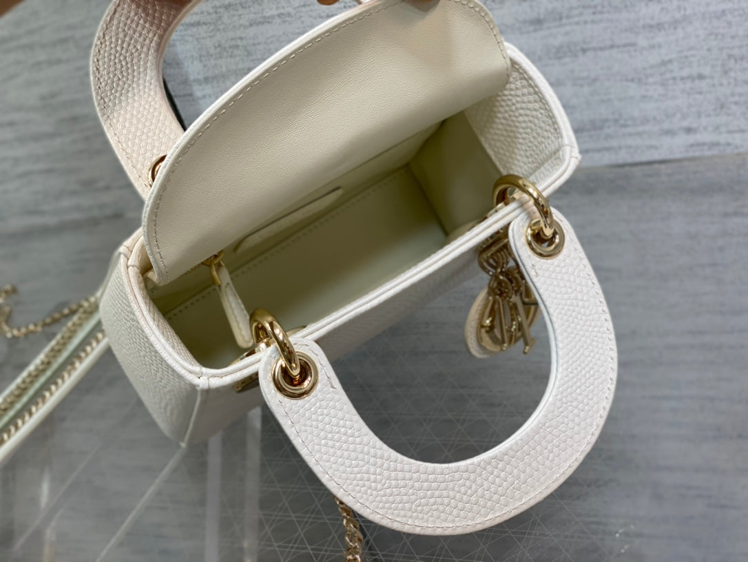 MINI LADY 17 BAG IN WHITE EMBOSSED LAMBSKIN WITH GOLDEN CLASP