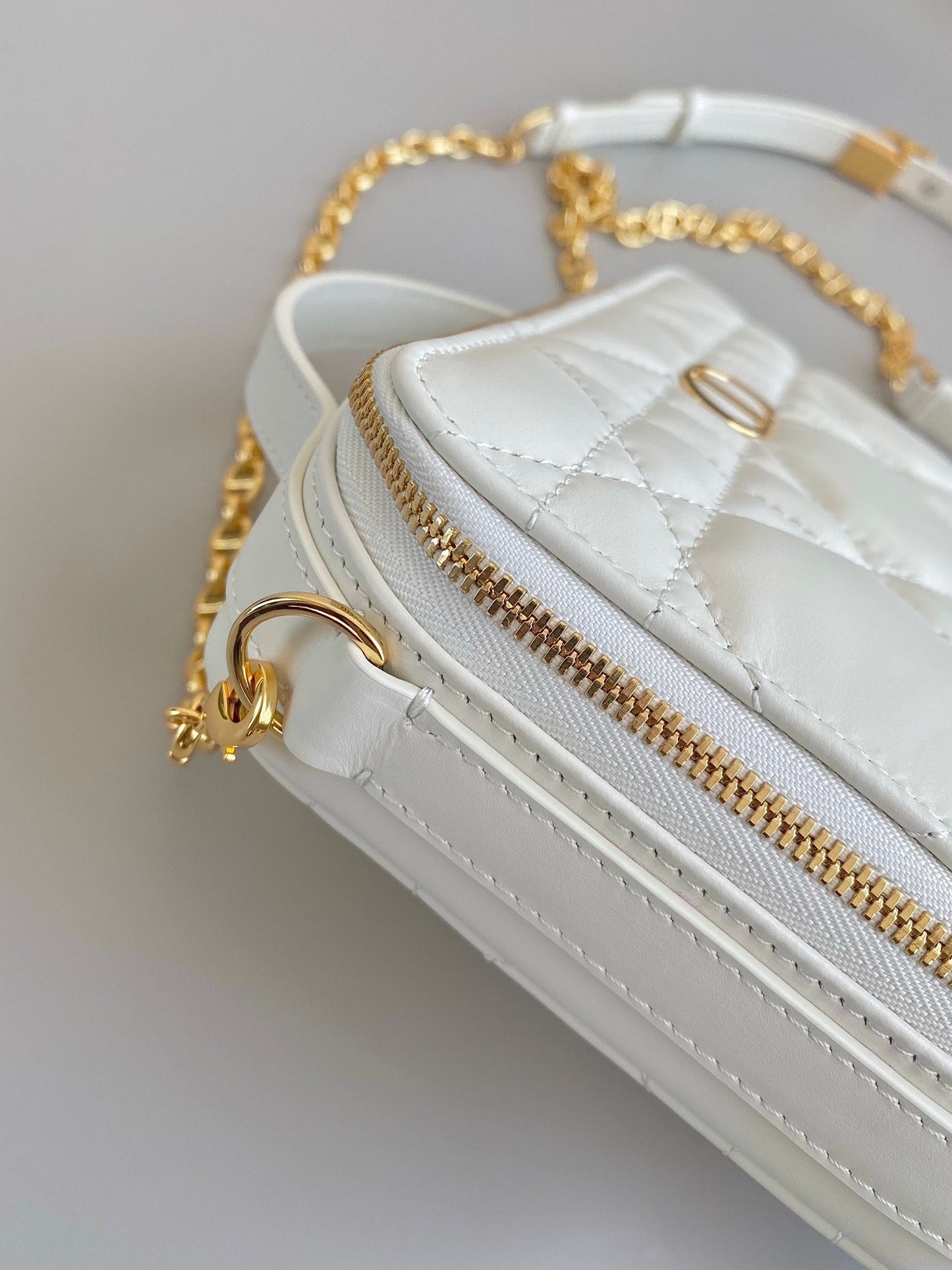 CARO 18 CAMERA BAG IN WHITE CALFSKIN