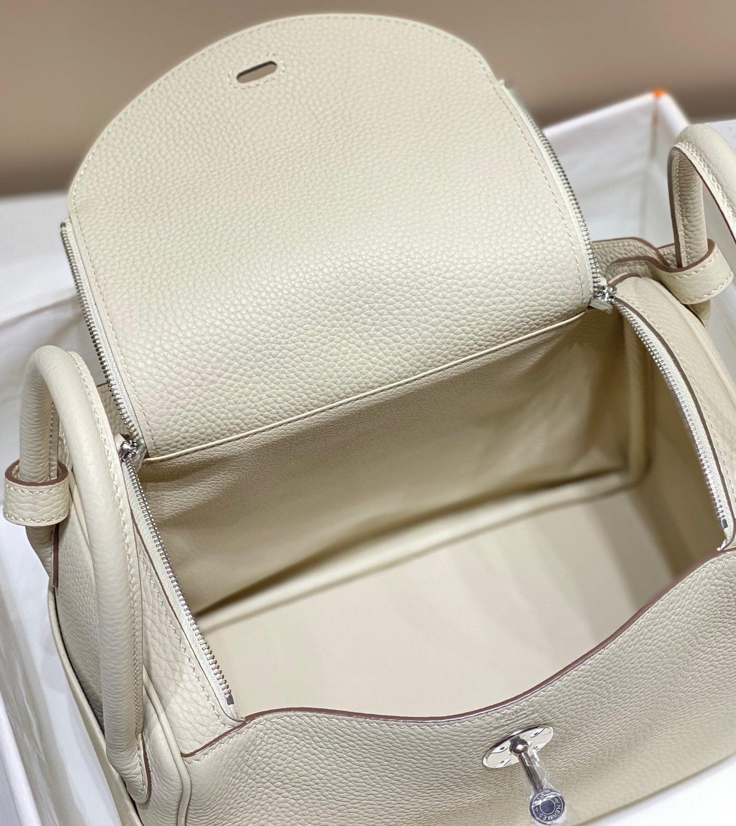 HM LINDY 26 BAG WHITE CALFSKIN