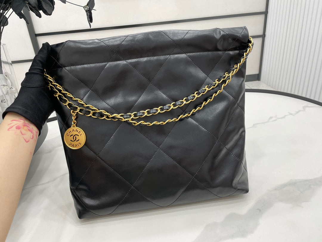 CC MEDIUM 37 HANDBAG IN BLACK CALFSKIN GOLD HARDWARE