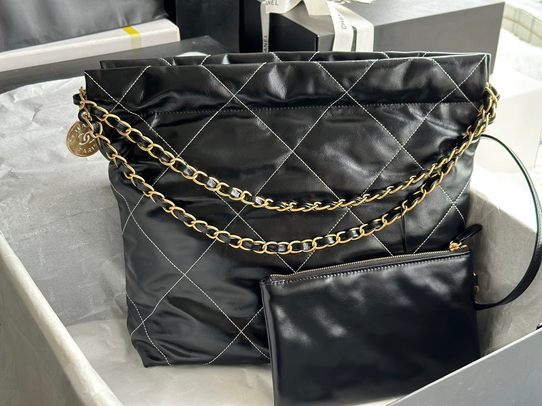 CC MEDIUM 37 HANDBAG IN BLACK SHINY CALFSKIN GOLD HARDWARE