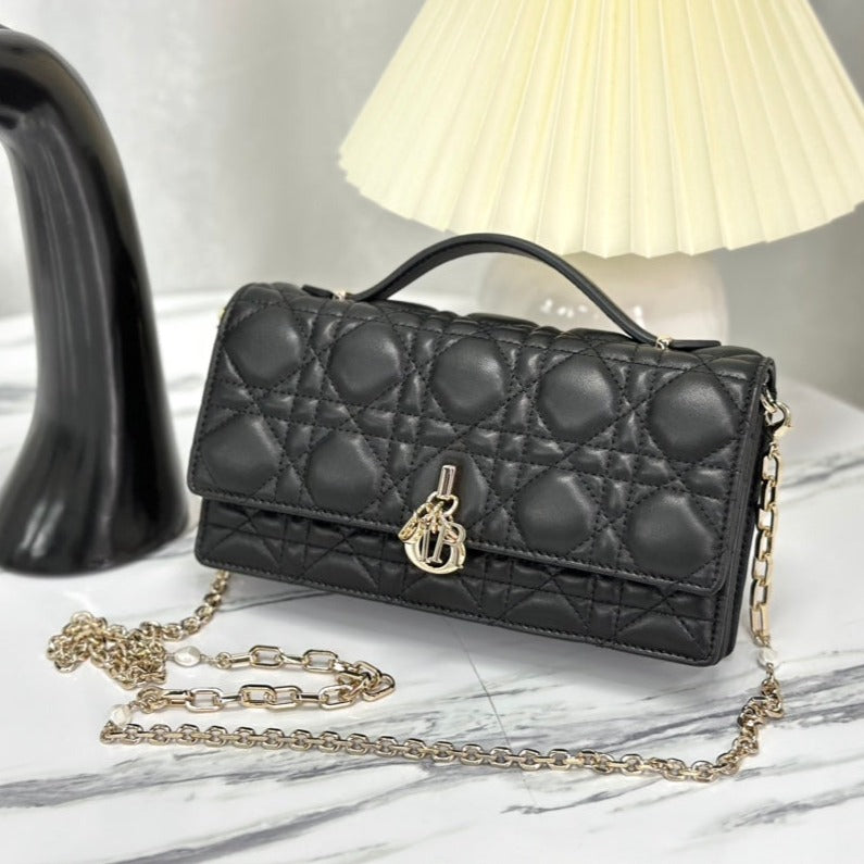 LADY CHAIN BAG 21 IN BLACK LAMBSKIN