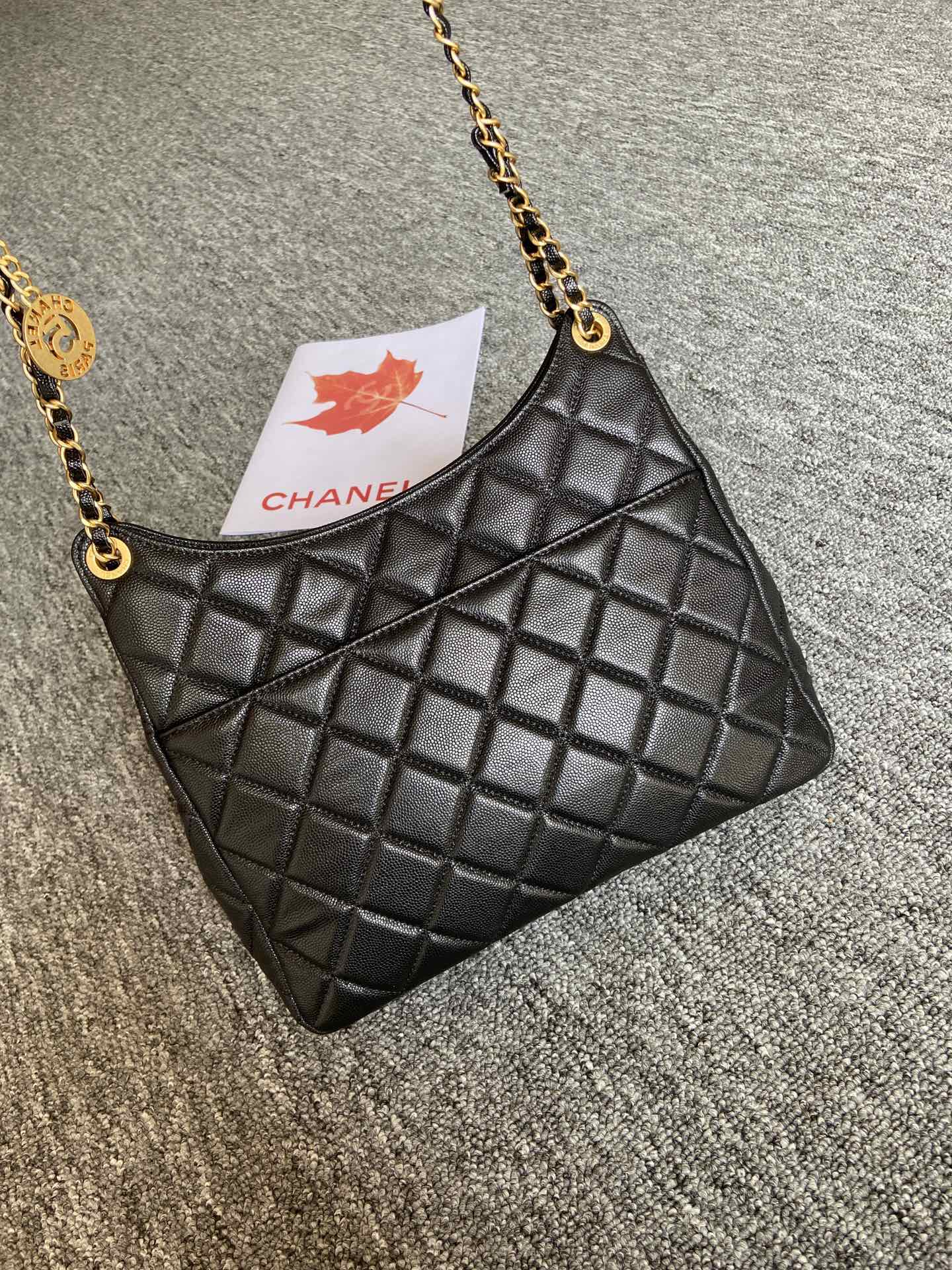 CC HOBO BAG 27 IN BLACK PEBBLED CALFSKIN