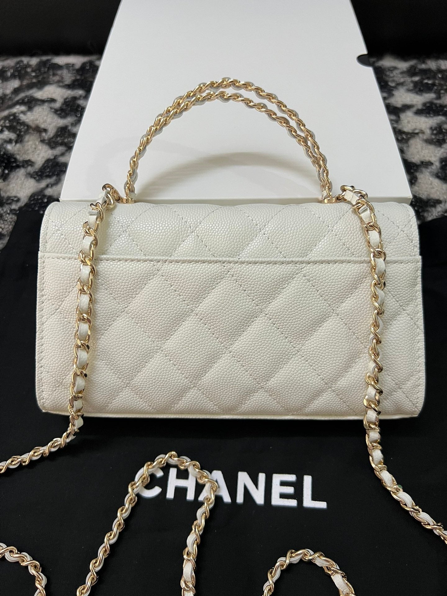 CC KELLY 18 BAG IN WHITE CALFSKIN WITH STRAP