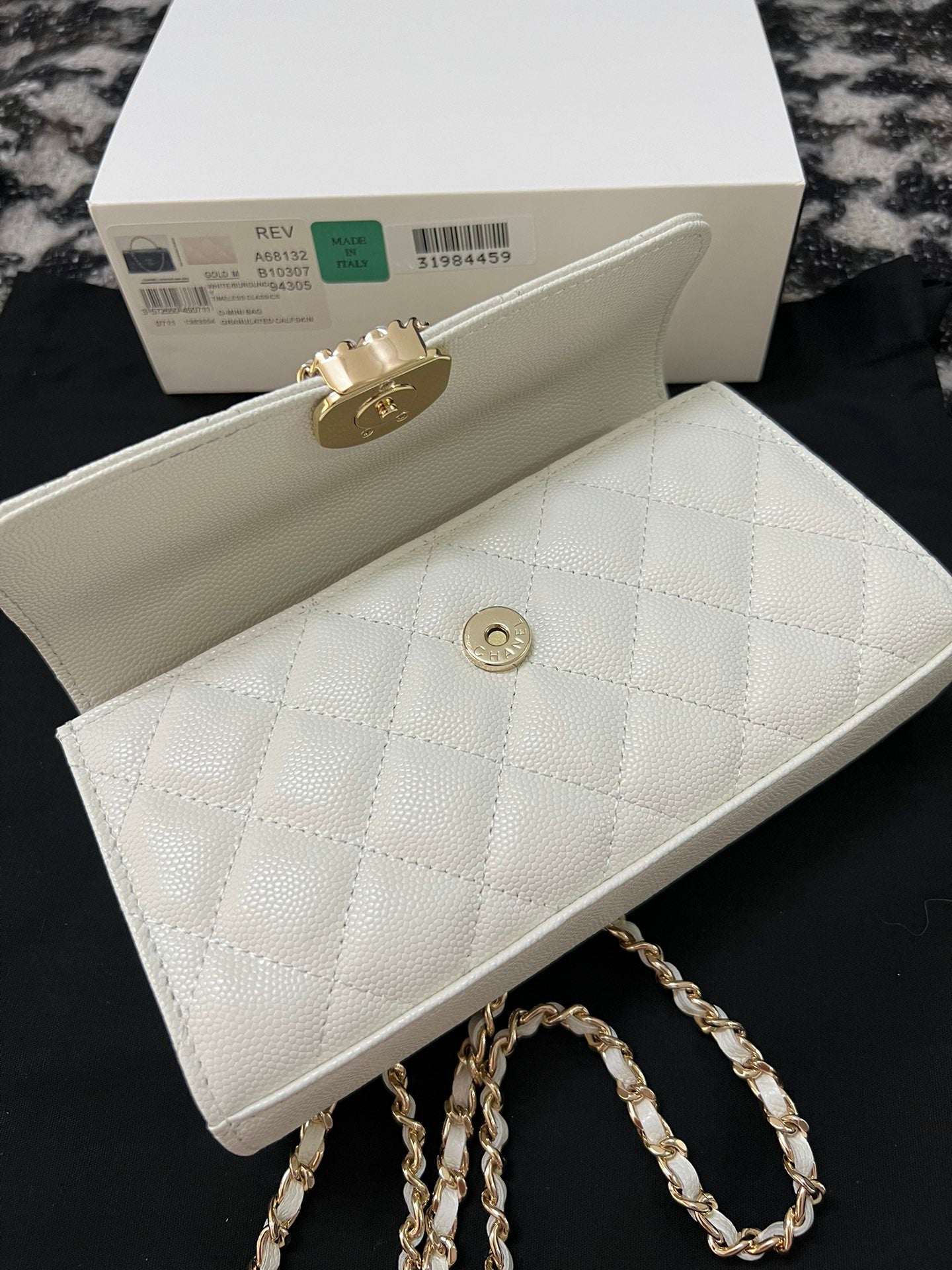 CC KELLY 18 BAG IN WHITE CALFSKIN WITH STRAP