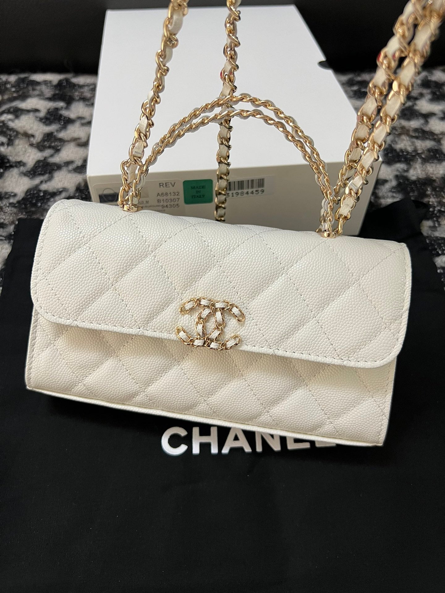 CC KELLY 18 BAG IN WHITE CALFSKIN WITH STRAP