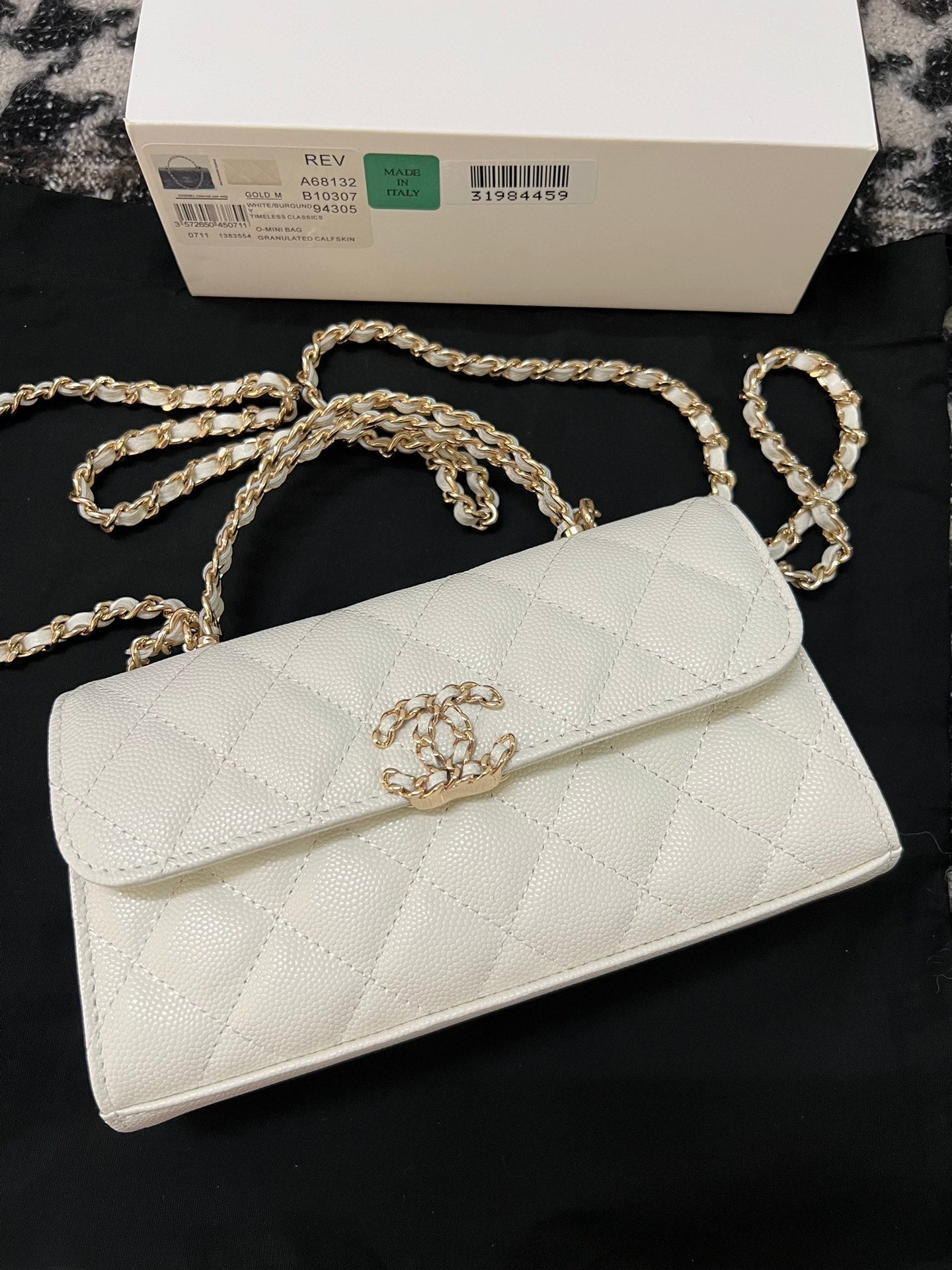 CC KELLY 18 BAG IN WHITE CALFSKIN WITH STRAP