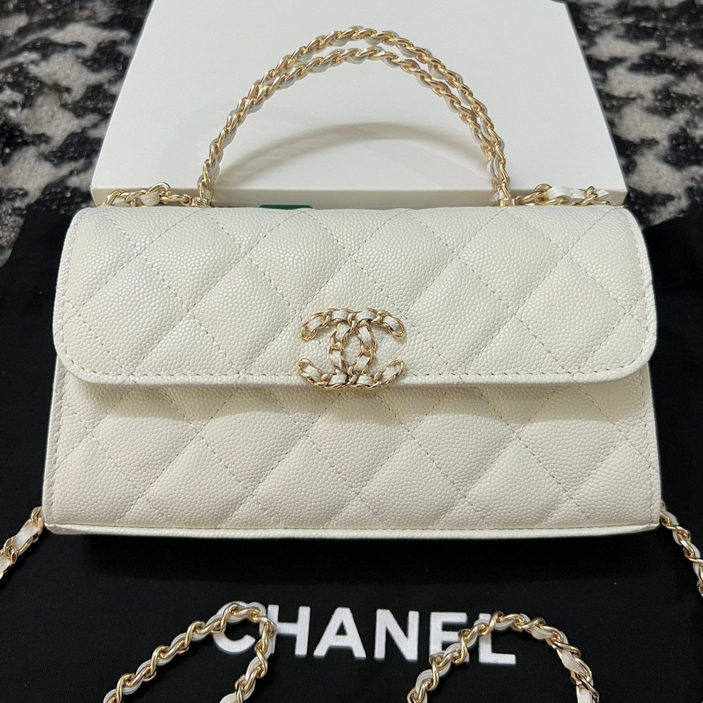 CC KELLY 18 BAG IN WHITE CALFSKIN WITH STRAP