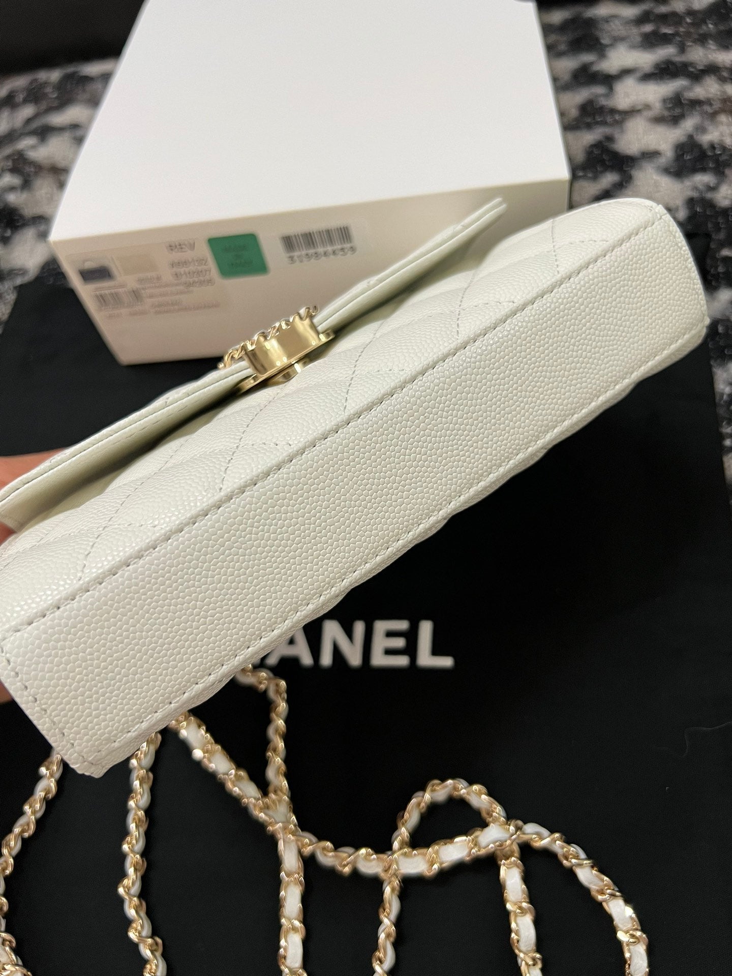 CC KELLY 18 BAG IN WHITE CALFSKIN WITH STRAP