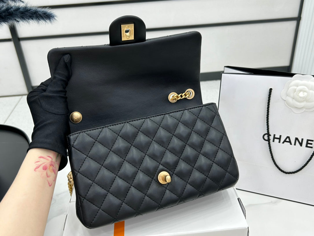 CC SMALL 23 FLAP BAG IN BLACK CALFSKIN GOLD HARDWARE