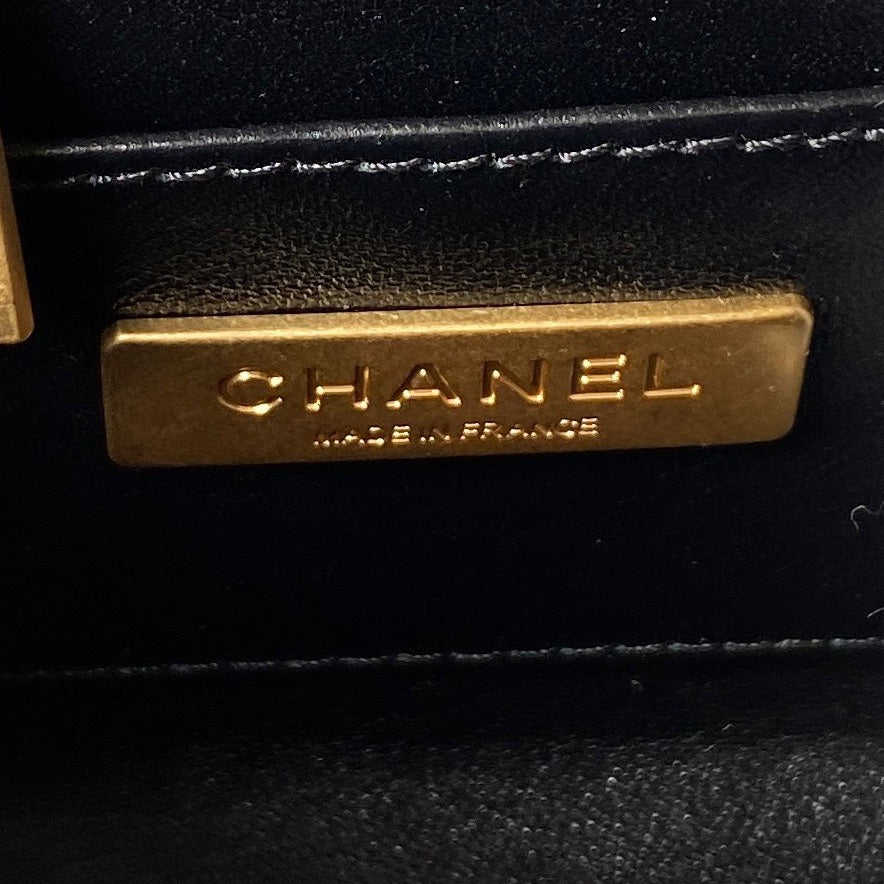 CC SMALL 15 VANITY CASE IN BLACK CALFSKIN GOLD HARDWARE