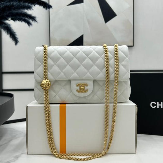 CC SMALL 23 FLAP BAG IN WHITE CALFSKIN GOLD HARDWARE