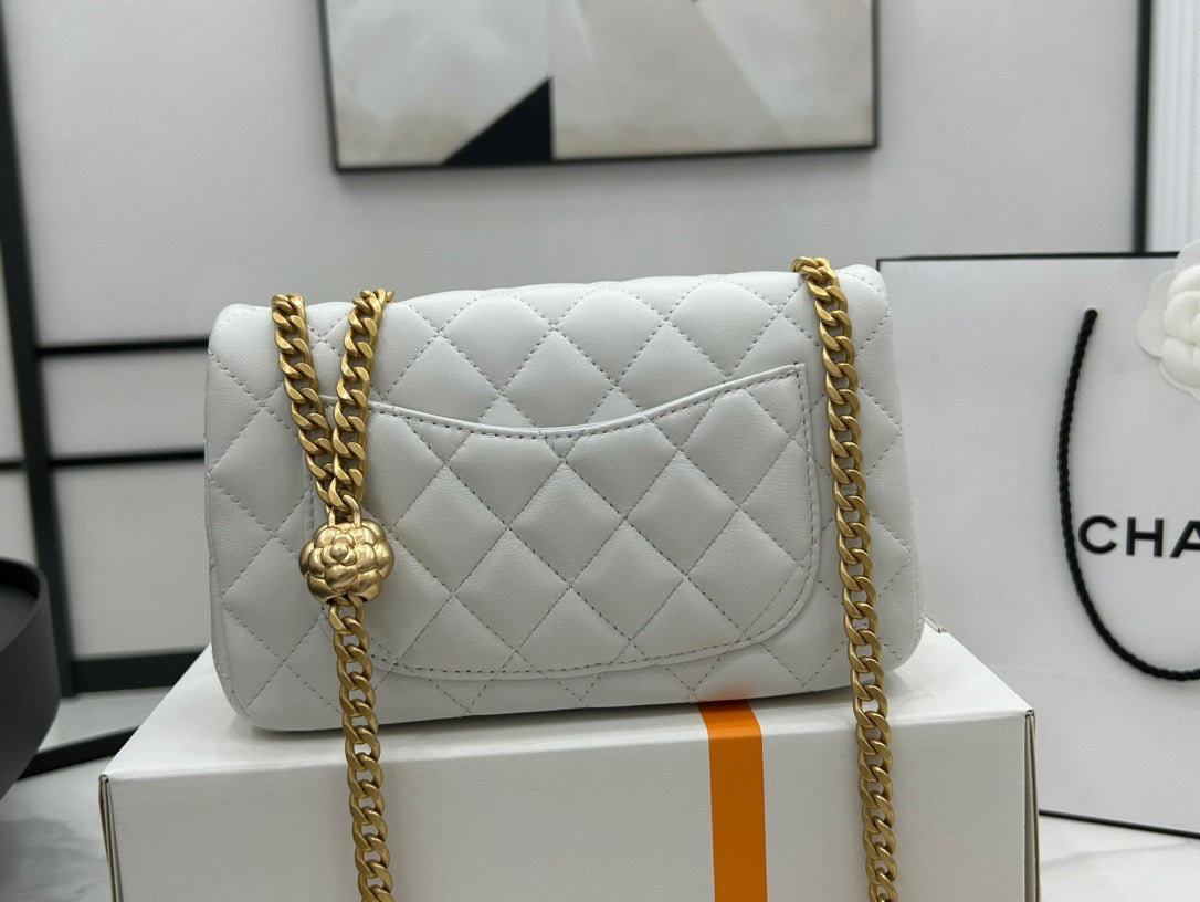 CC SMALL 20 FLAP BAG IN WHITE CALFSKIN WITH GOLD HARDWARE