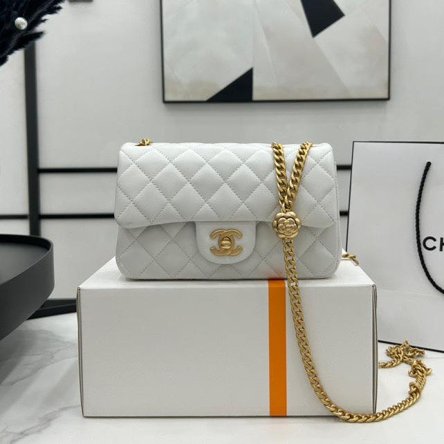 CC SMALL 20 FLAP BAG IN WHITE CALFSKIN WITH GOLD HARDWARE