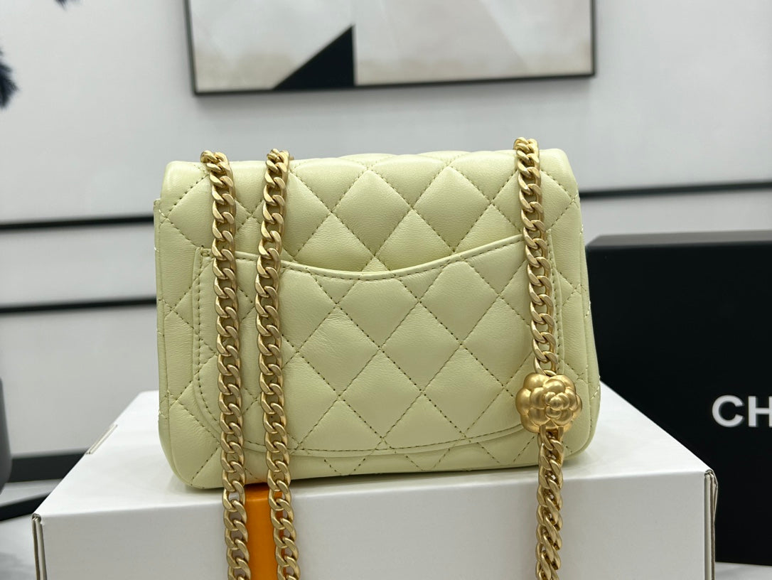 CC SMALL 17 FLAP BAG IN YELLOW NEON CALFSKIN GOLD HARDWARE