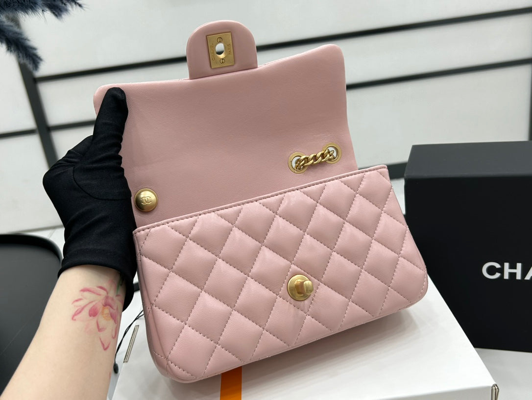 CC SMALL 20 FLAP BAG IN LIGHT PINK CALFSKIN GOLD HARDWARE