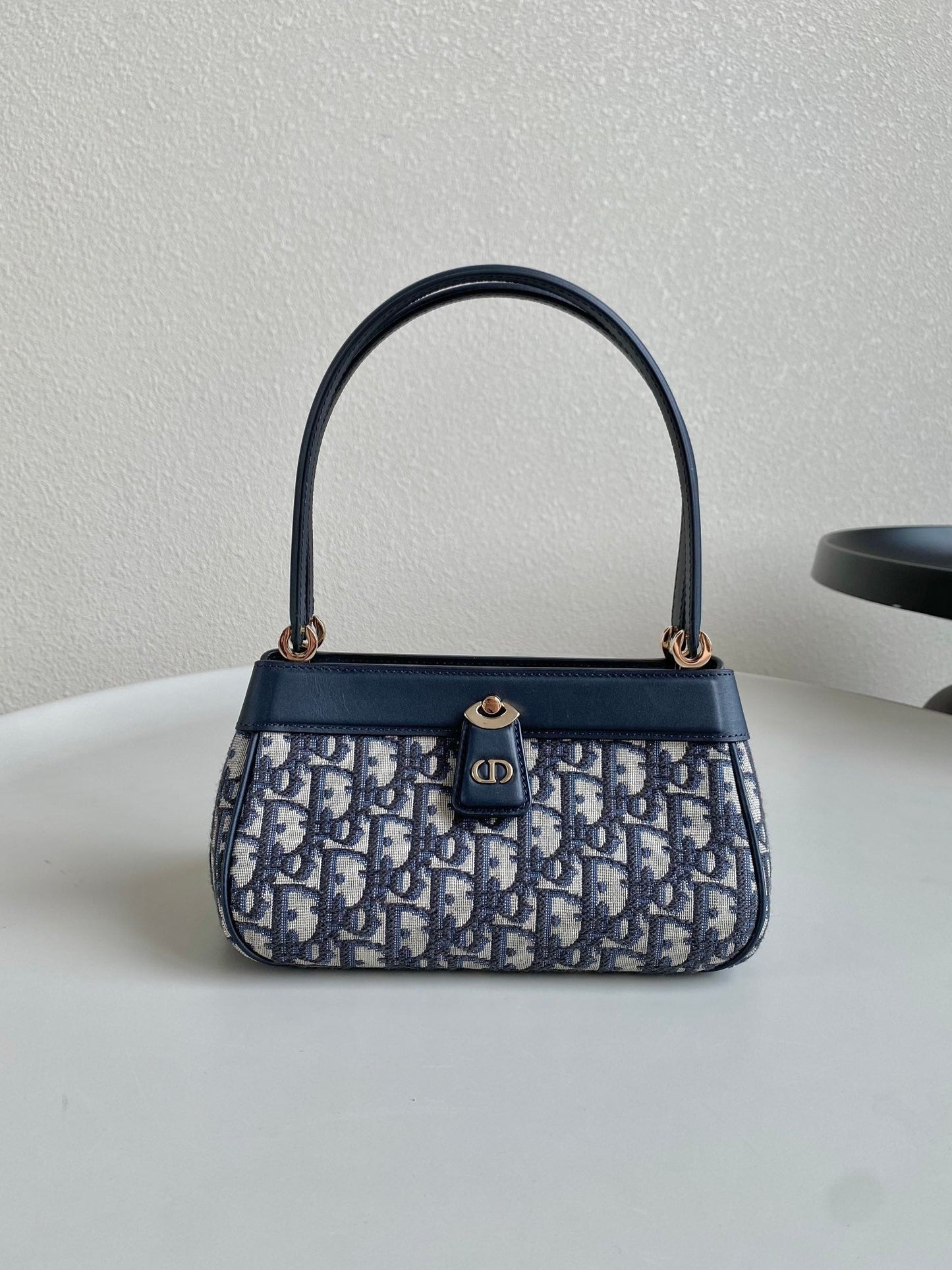 MEDIUM 22 KEY HANDBAG IN BLUE OBLIQUE JACQUARD