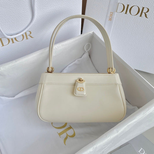 MEDIUM 22 KEY HANDBAG IN WHITE CALFSKIN