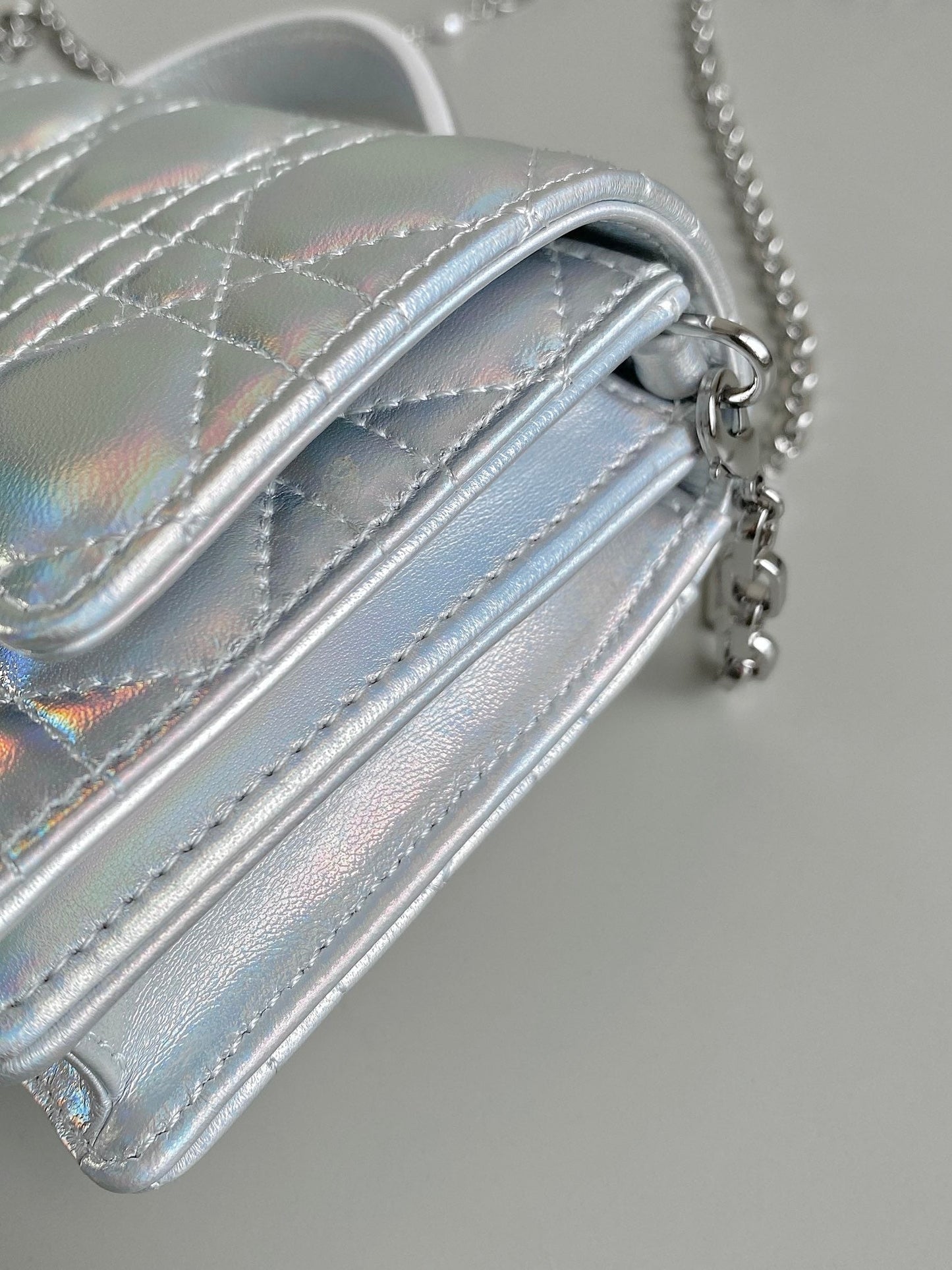 LADY 21 CHAIN BAG IN SILVER LAMBSKIN