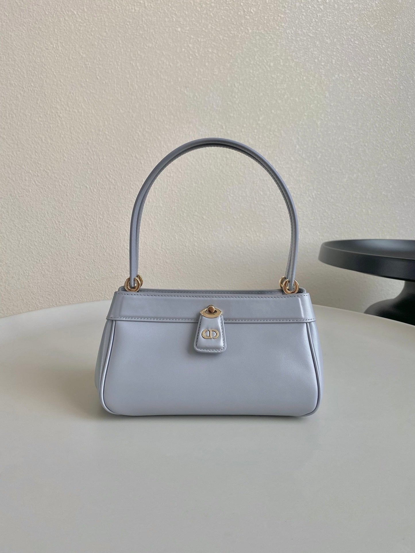 MEDIUM 22 KEY HANDBAG IN SKY BLUE CALFSKIN