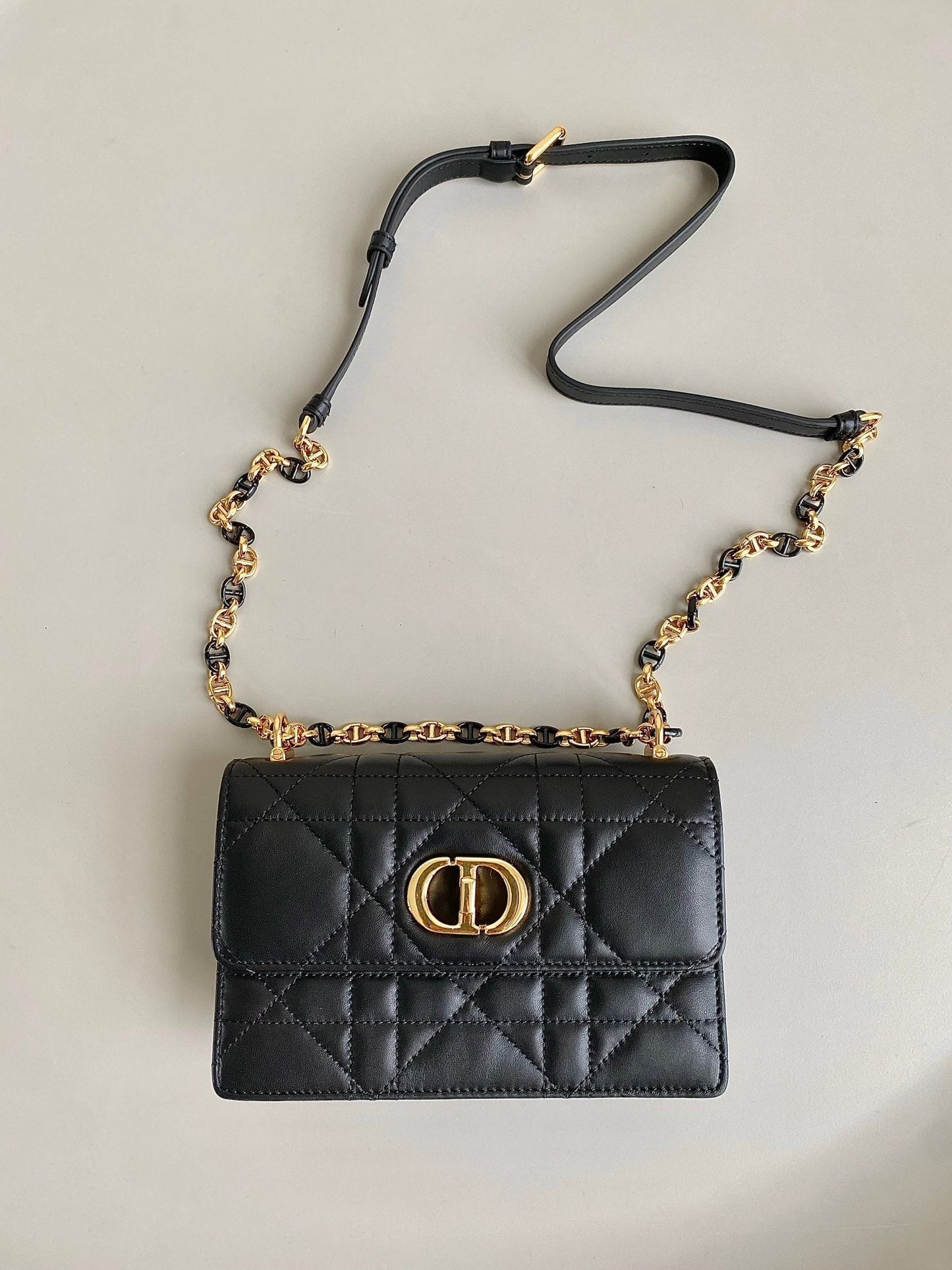 MINI CHAIN BAG 17 IN BLACK CALFSKIN