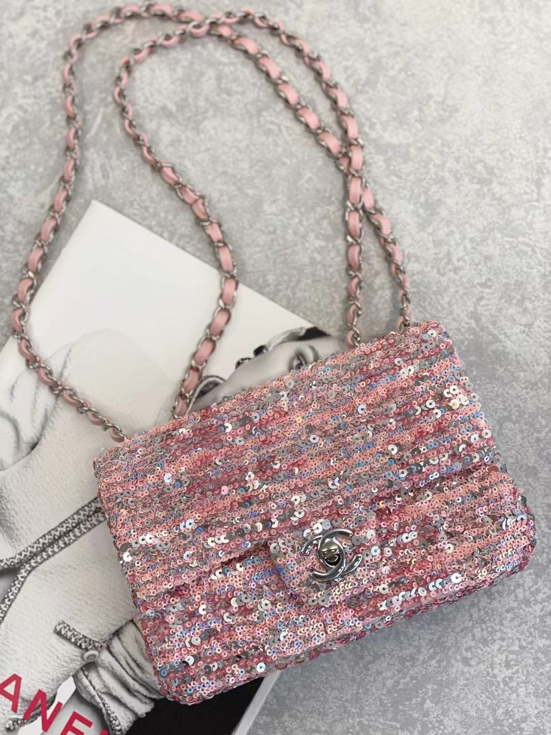 CC MINI 20 FLAP BAG IN LIGHT PINK SEQUINS WITH STRAP