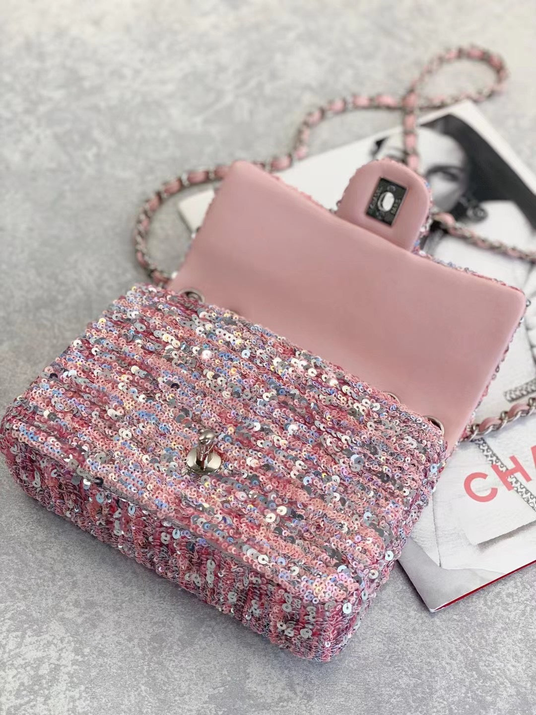 CC MINI 20 FLAP BAG IN LIGHT PINK SEQUINS WITH STRAP