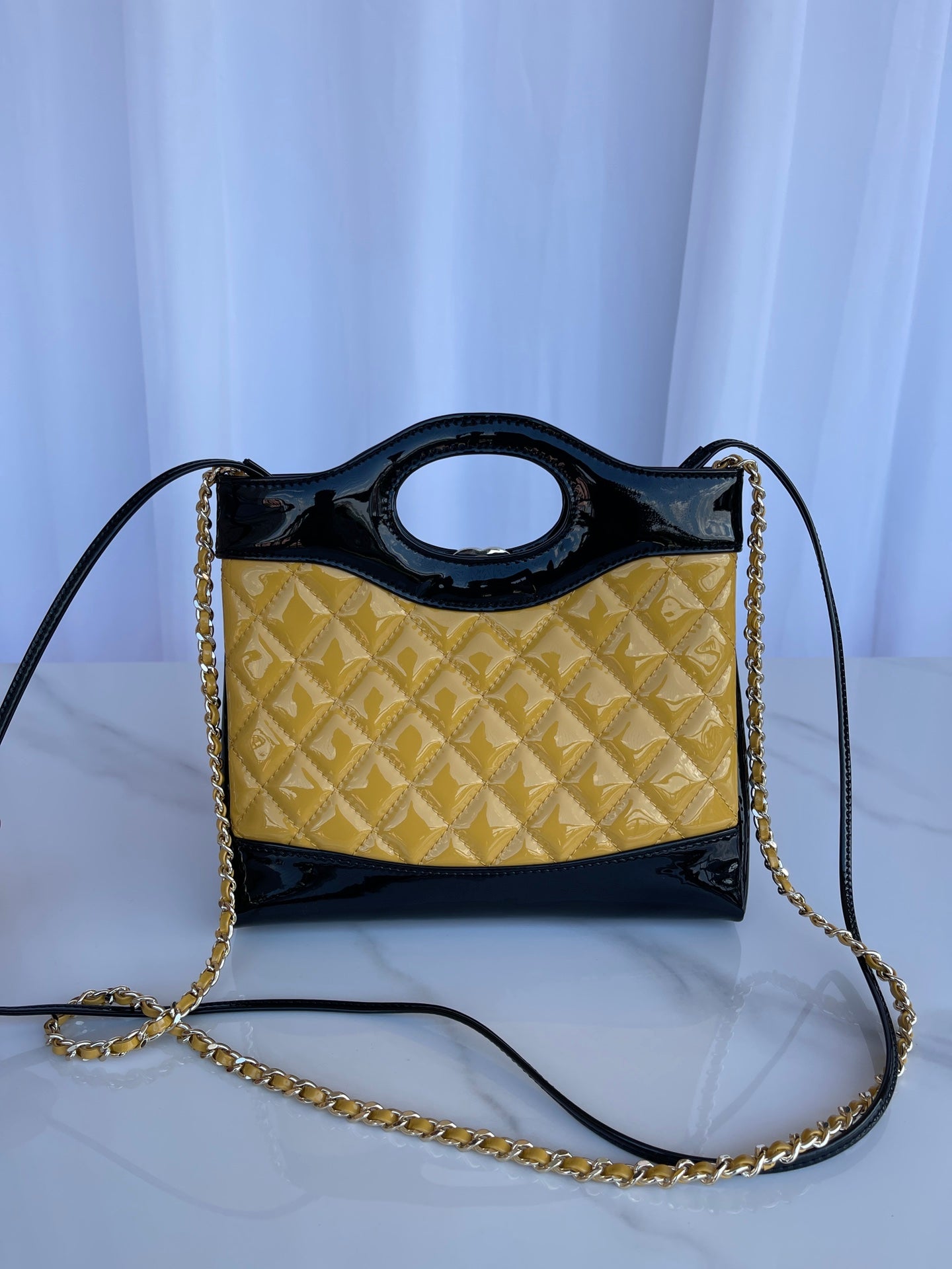 CC MINI 23 SHOPPING BAG IN GLOSSY BLACK MIX MUSTARD YELLOW CALFSKIN