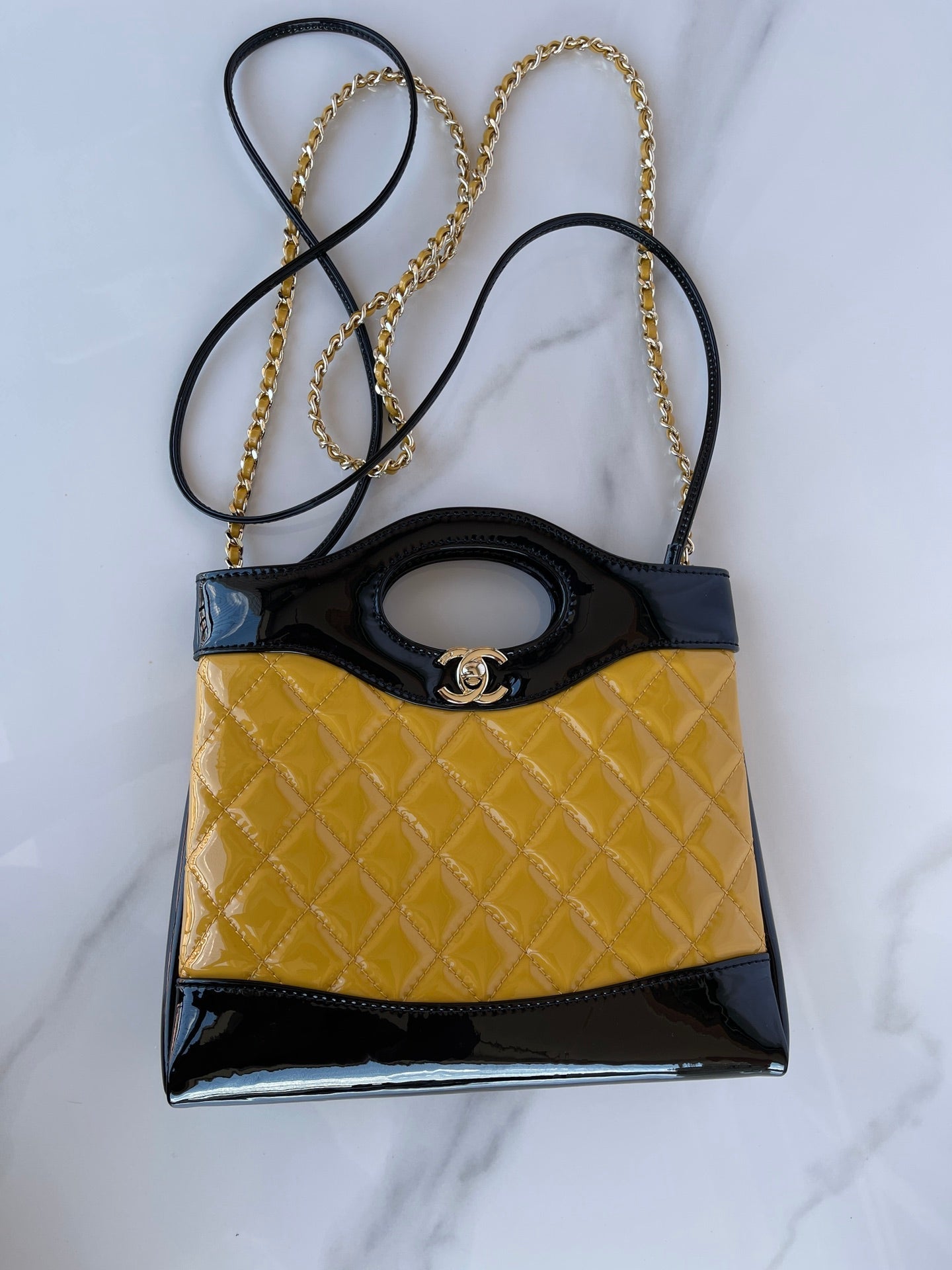 CC MINI 23 SHOPPING BAG IN GLOSSY BLACK MIX MUSTARD YELLOW CALFSKIN