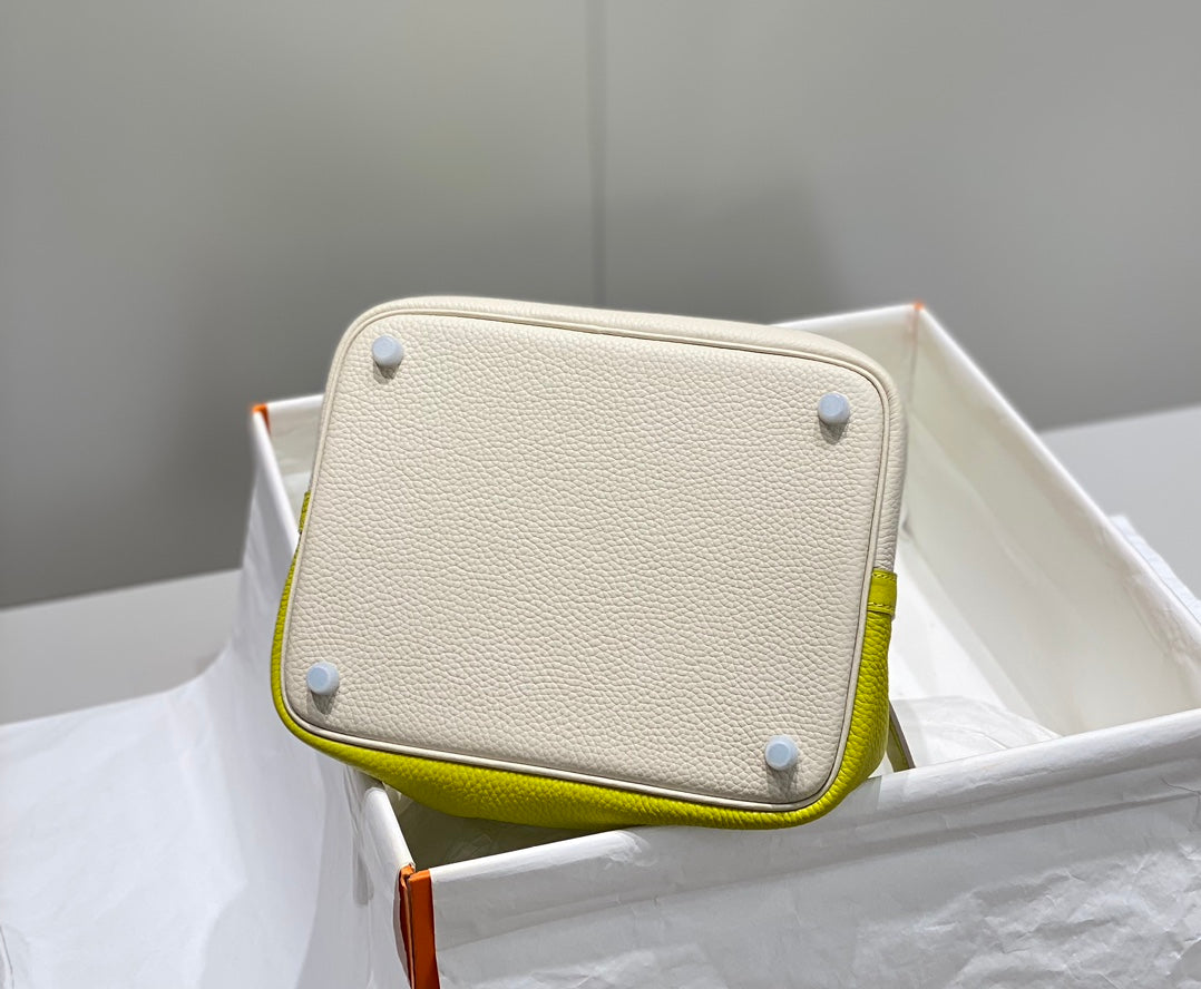 HM PICOTIN LOCK 22 WHITE AND CHARTREUSE CALFSKIN