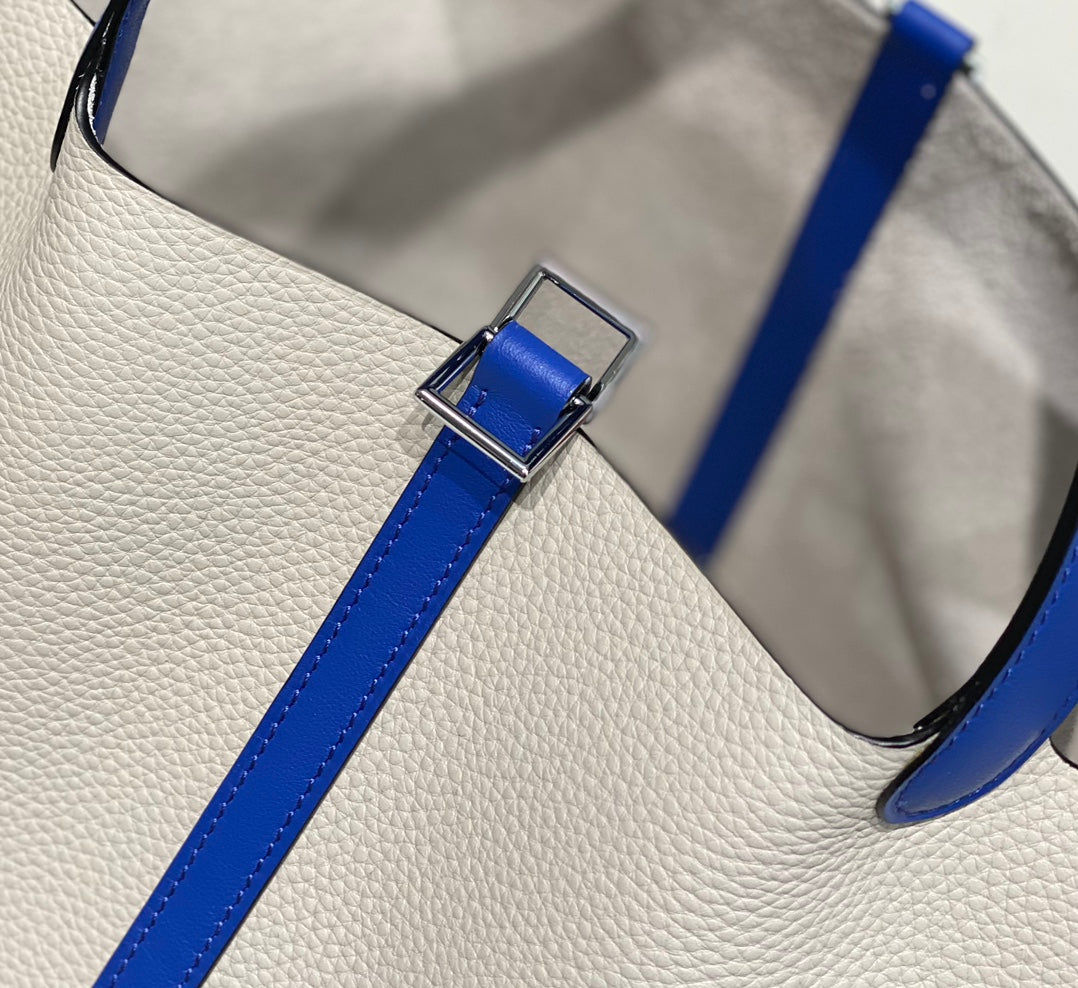 HM PICOTIN LOCK 22 WHITE AND COBALT CALFSKIN