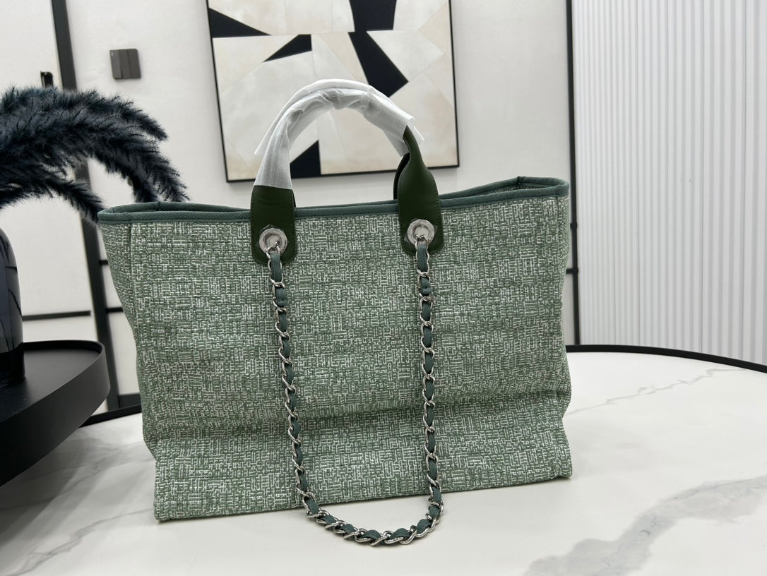 CC DEAUVILLE LARGE 38 TOTE BAG IN LIGHT GREEN CANVAS