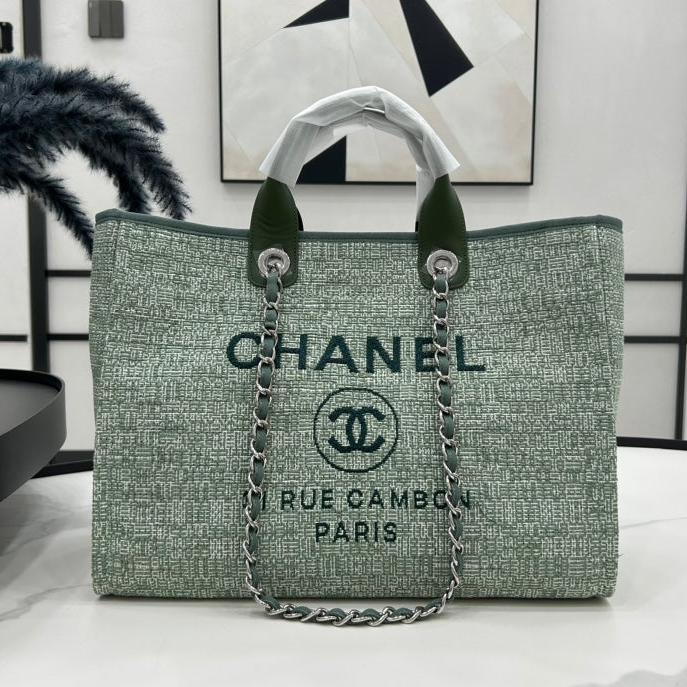 CC DEAUVILLE LARGE 38 TOTE BAG IN LIGHT GREEN CANVAS