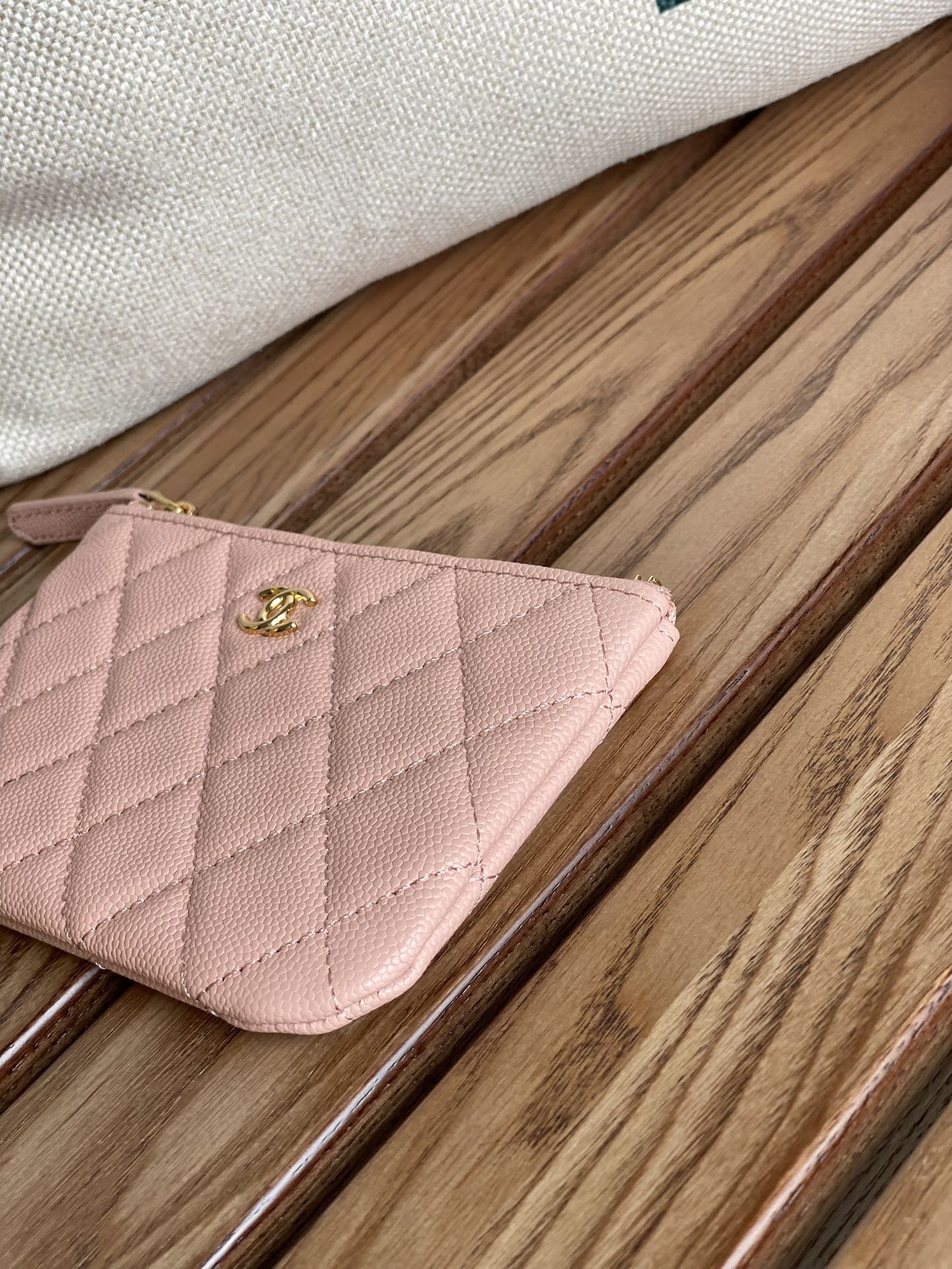 CC CLASSIC SMALL 15 ZIPPED POUCH IN LIGHT PINK GRAINED CALFSKIN