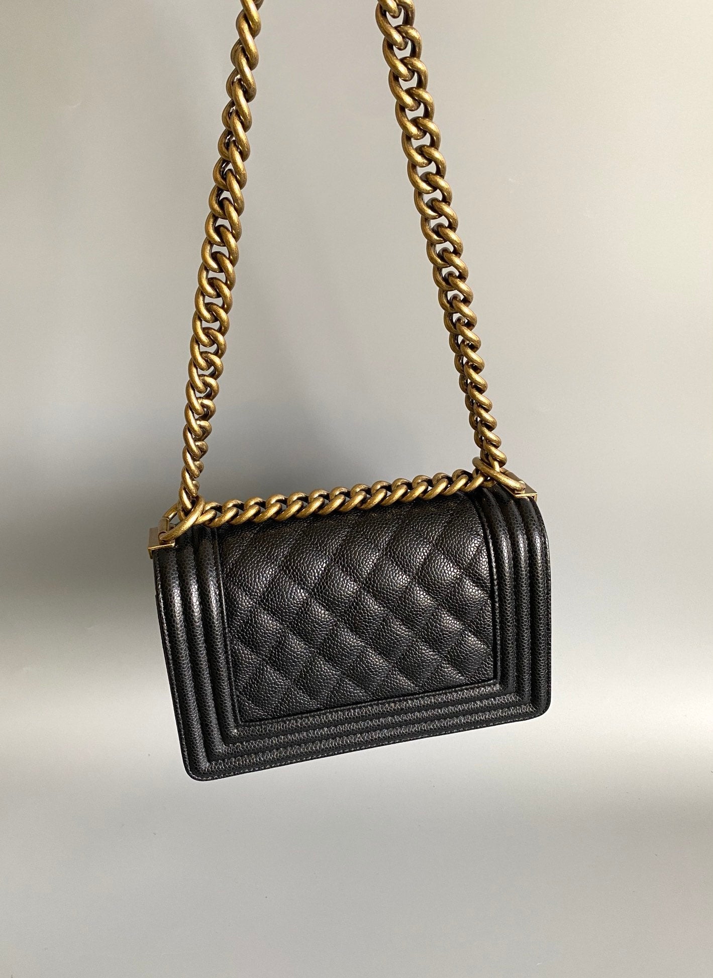 SMALL BOY BAG 20 IN BLACK LAMBSKIN GOLD HARDWARE