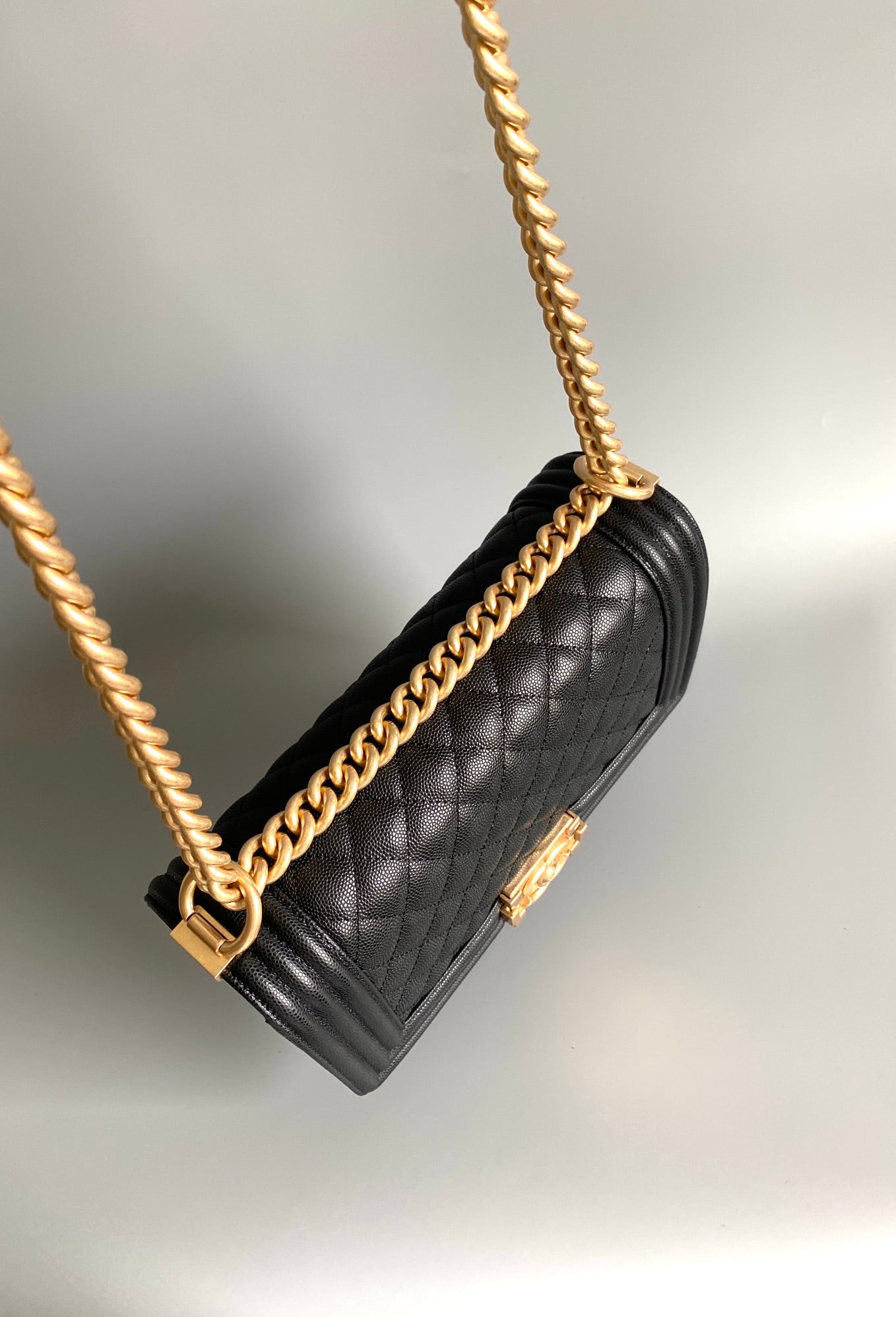 CC MEDIUM 25 BOY BAG IN BLACK LAMBSKIN GOLD HARDWARE