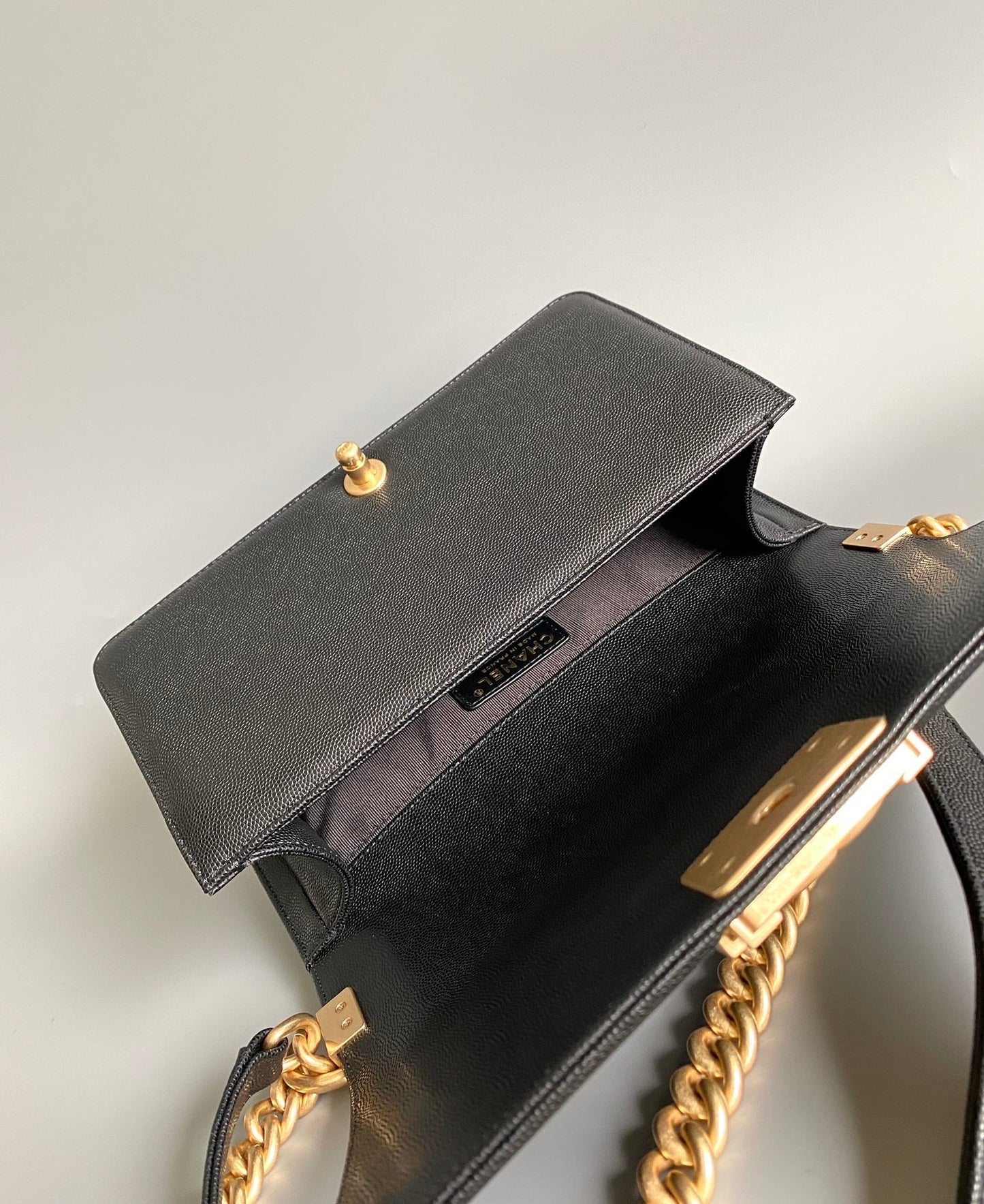 CC MEDIUM 25 BOY BAG IN BLACK LAMBSKIN GOLD HARDWARE