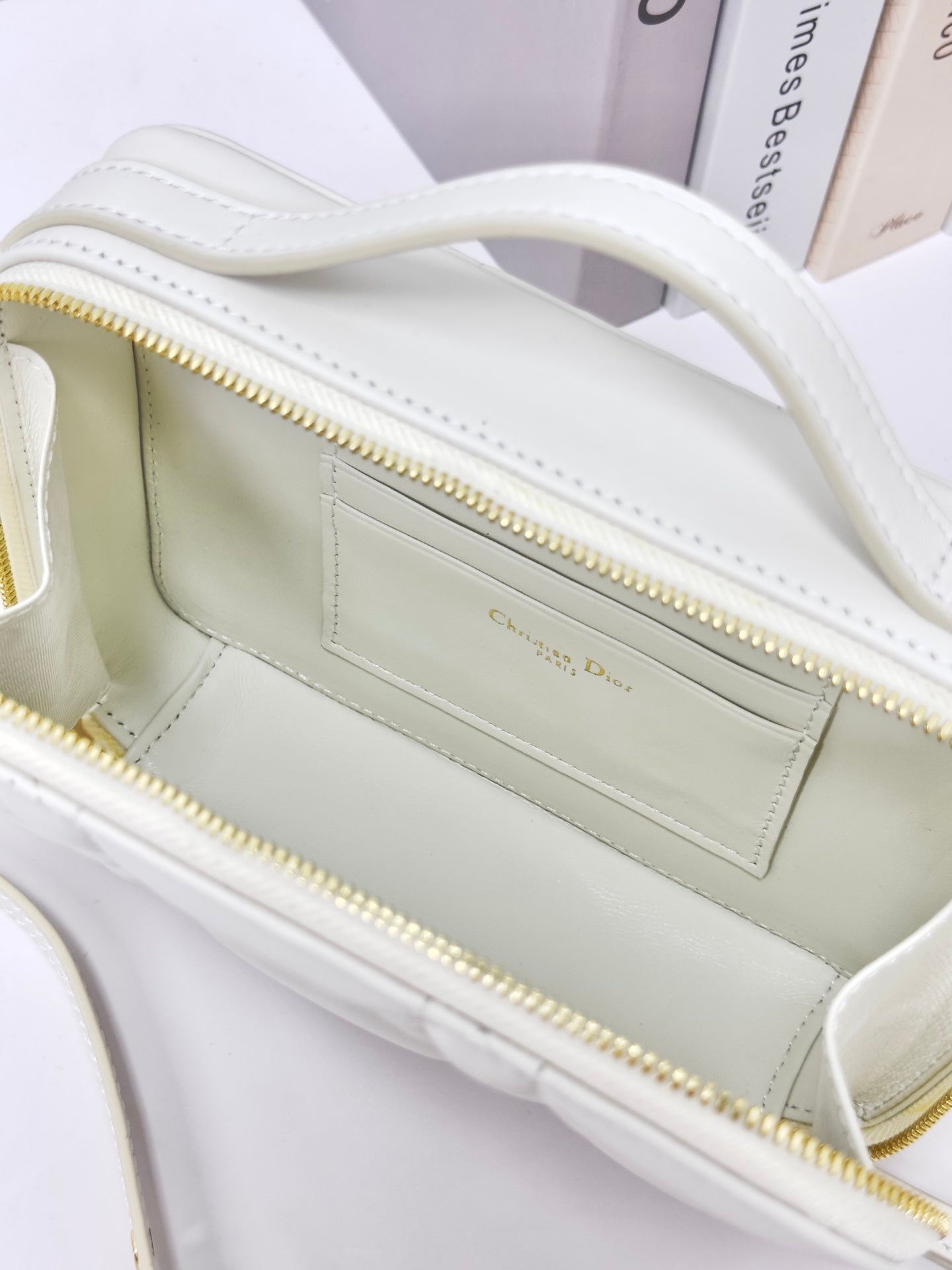 CARO BOX 19 IN WHITE CALFSKIN