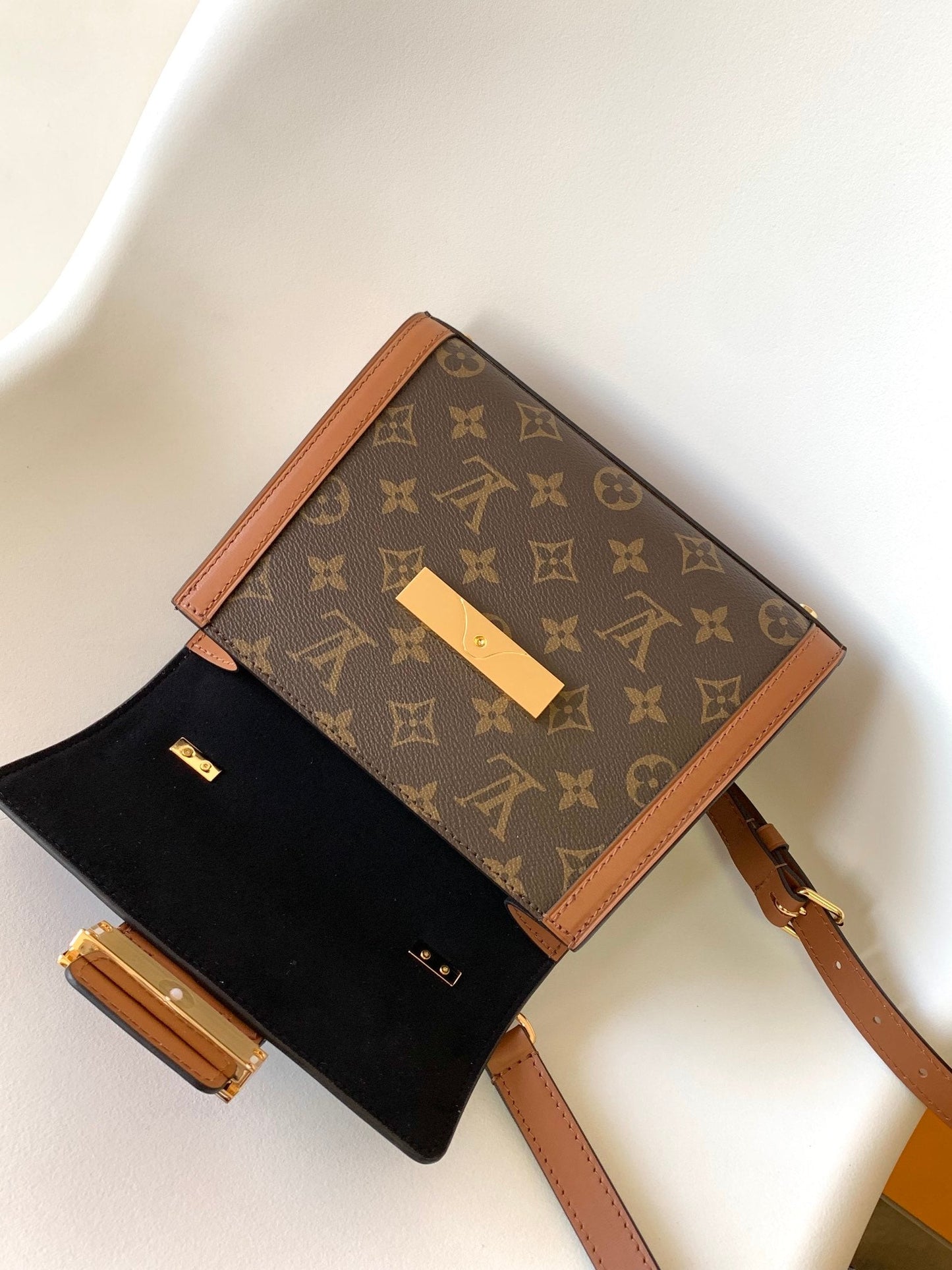 DAUPHINE CAPITALE 17.5 MONOGRAM CANVAS