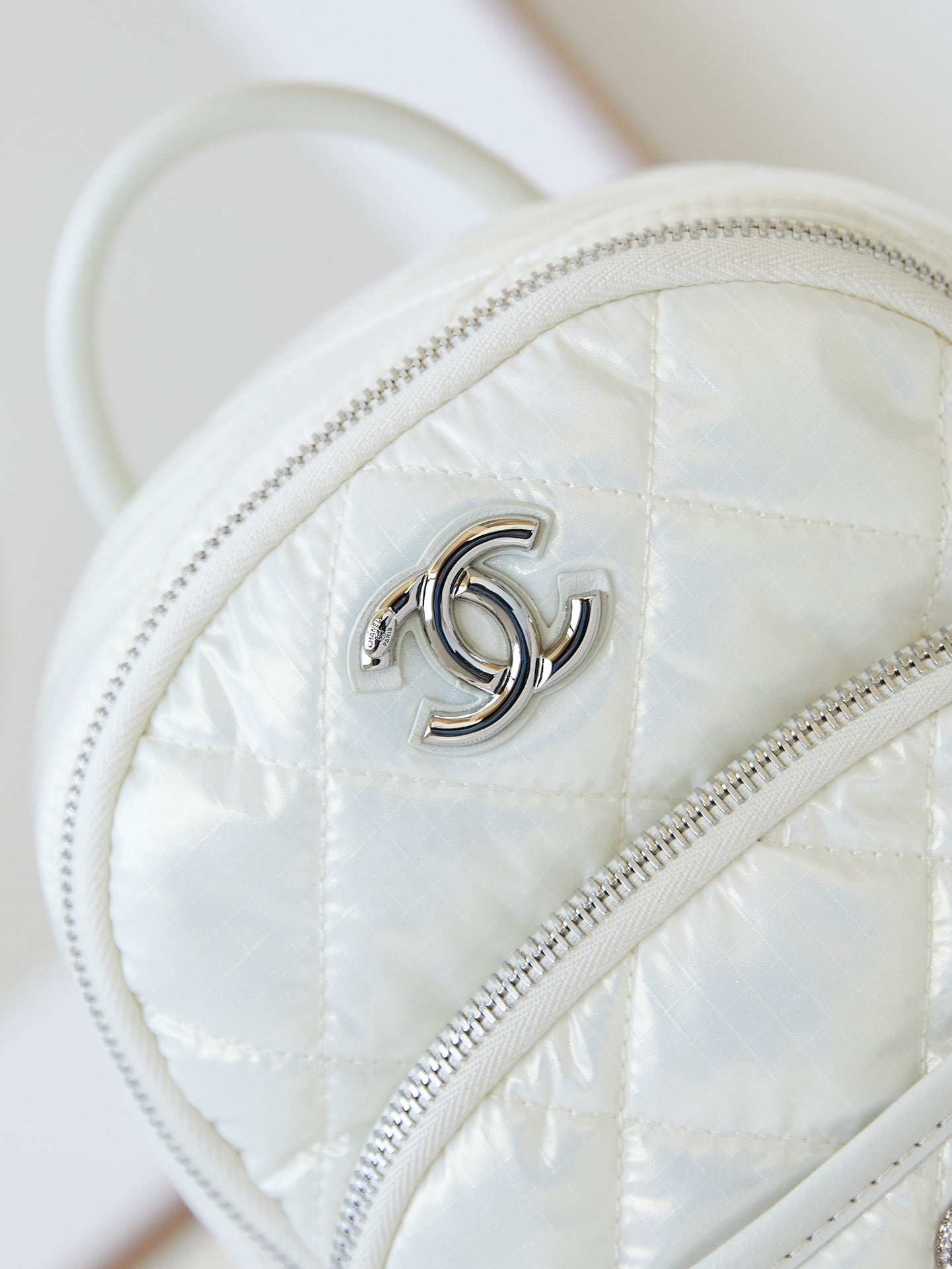 BACKPACK 22 IN WHITE FABRIC SILVER HARDWARE