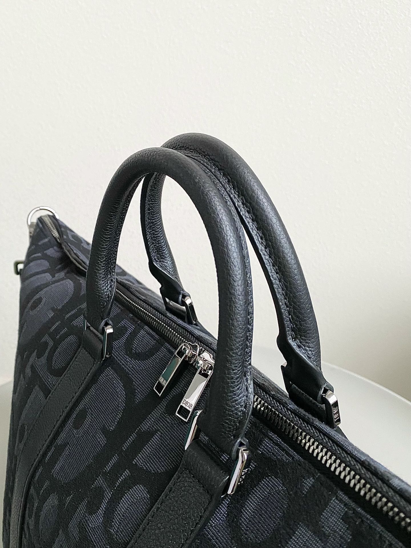 WEEKENDER 40 IN BLACK MAXI OBLIQUE JACQUARD