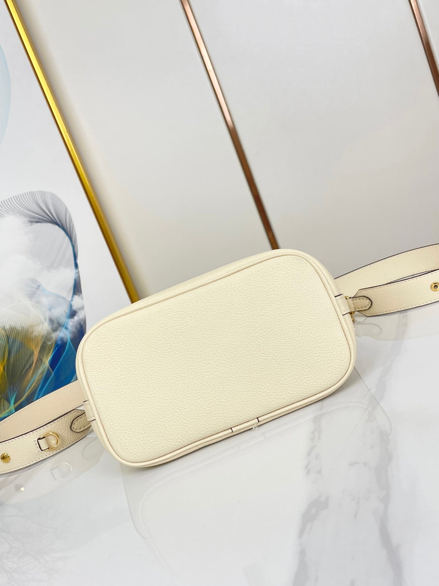 LOCK AND WALK 20 IN CREAM GRAINED CALFSKIN GOLD HARDWARE