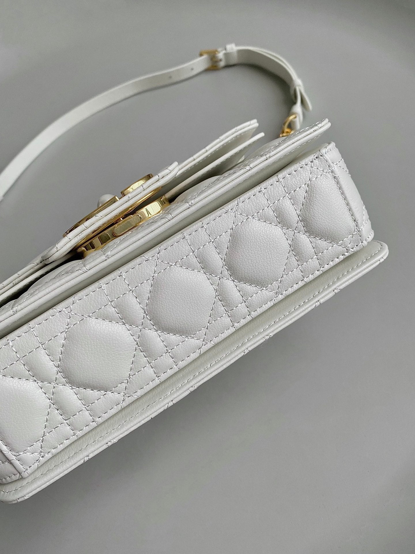 MINI JOLIE 22 BAG WHITE CALFSKIN