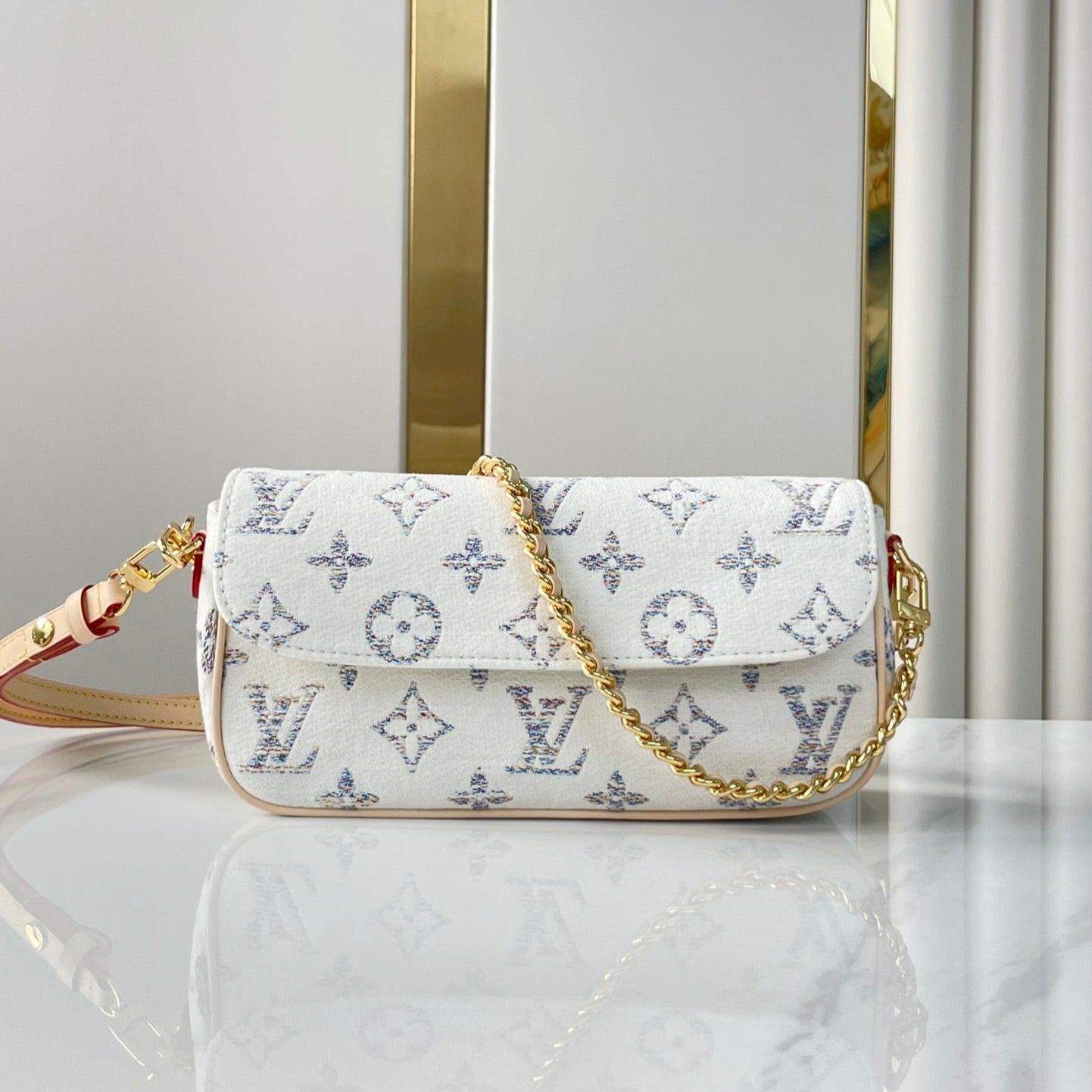 WALLET ON CHAIN IVY 23 IN WHITE MONOGRAM JACQUARD FABRIC GOLD HARDWARE