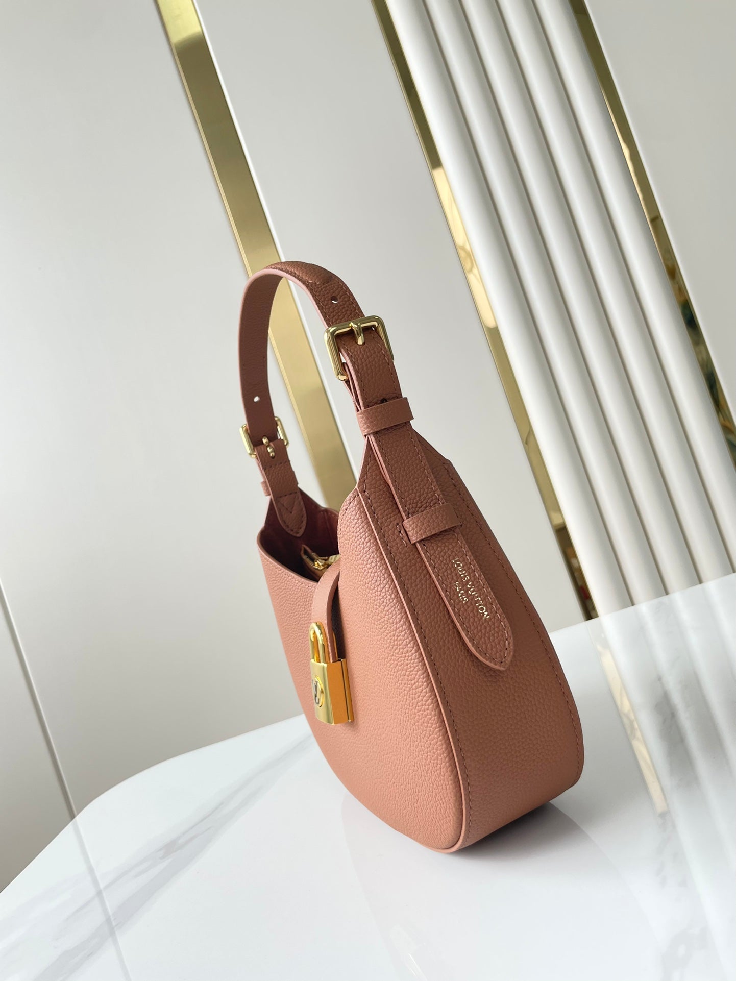 LOW KEY SHOULDER BAG 26 IN COGNAC GRAINED CALFSKIN GOLD BUCKLE