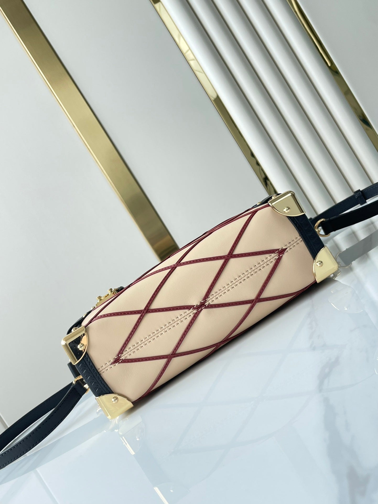 SIDE TRUNK 21 IN BEIGE RED LAMBSKIN WITH CRISS CROSS PATTERN GOLD HARDWARE